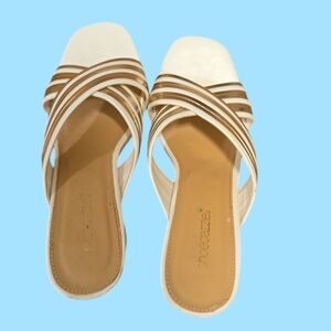 FASHION NOVA STRIPED WHITE AND GOLD DRESS SHOES